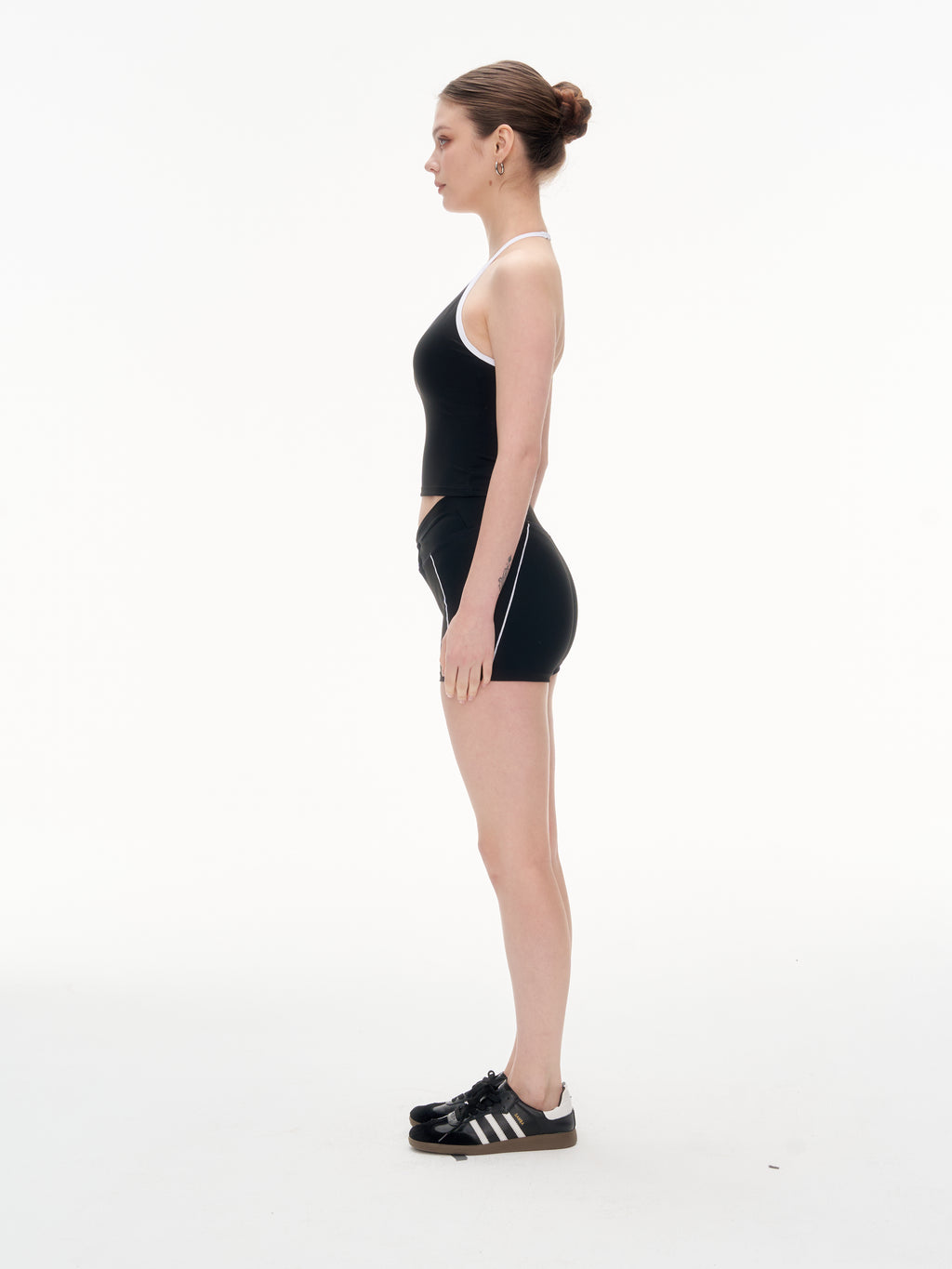 Women's 2 Piece Halter Neck Workout Set - Twist Front Shorts & Removable Pads Sports Outfit